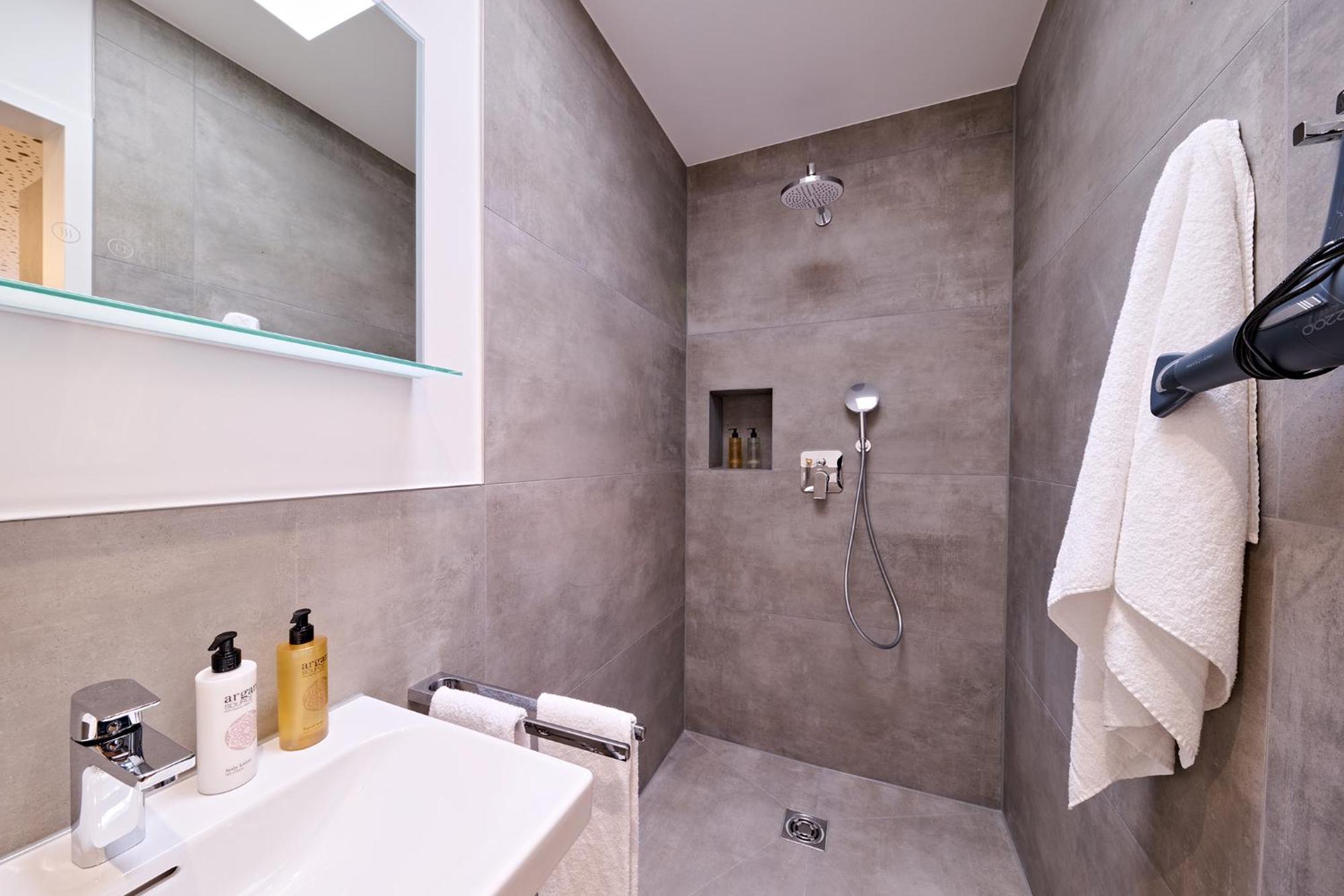 Xzllenz Traum Studio-Apartment, Frei-Parken, U-Bahn, Kueche Нюрнберг Екстериор снимка