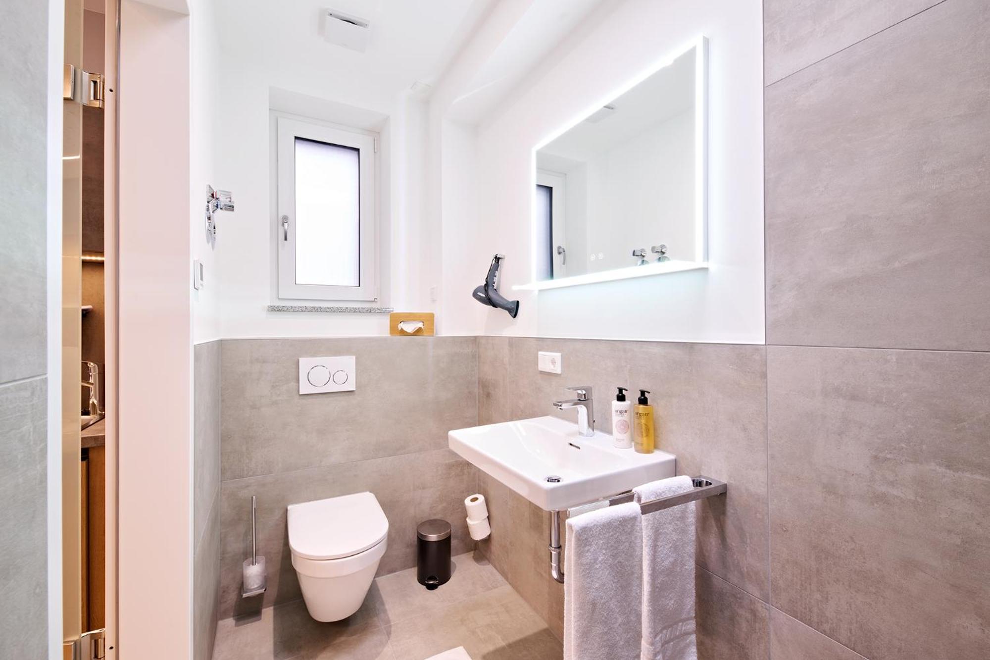 Xzllenz Traum Studio-Apartment, Frei-Parken, U-Bahn, Kueche Нюрнберг Екстериор снимка